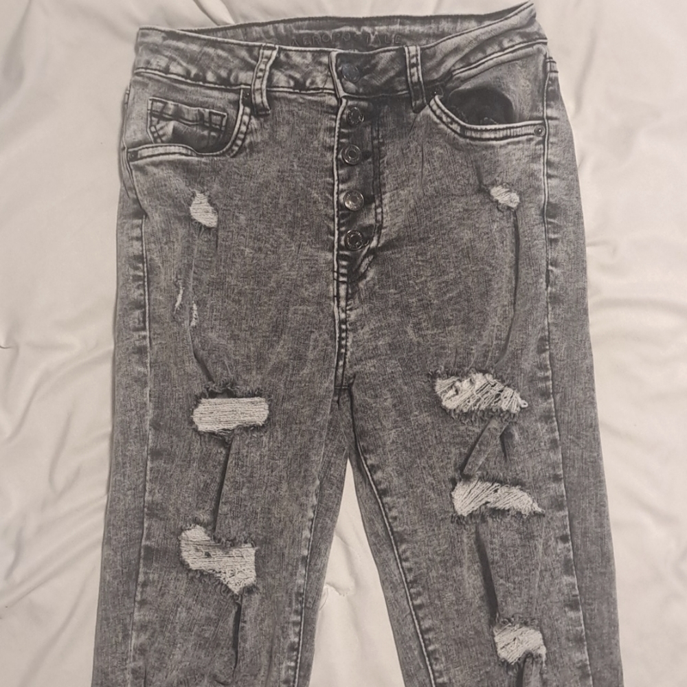 Aeropostale women's size 6 grey ripped jeans